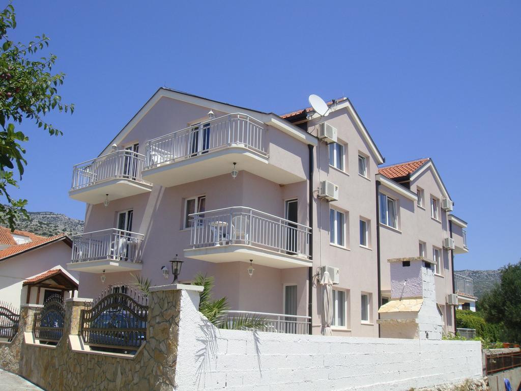 Apartments Villa Pirosi 오레비츠 외부 사진